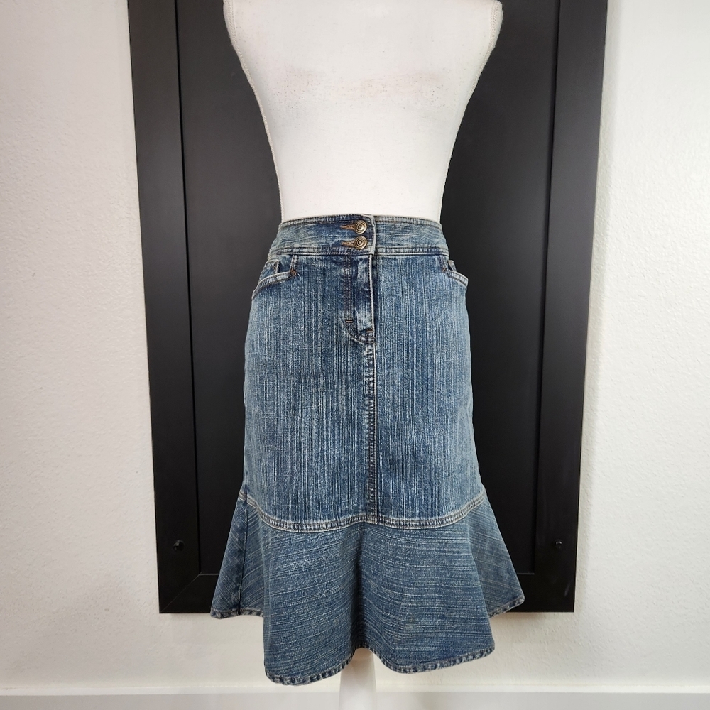 ANN TAYLOR LOFT Y2K STRETCH JEAN SKIRT WITH RUFFLE SIZE 8 - Picture 2 of 7